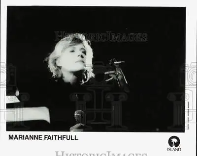 1990 Press Photo Singer Marianne Faithfull - Hcq46474 • $15.88