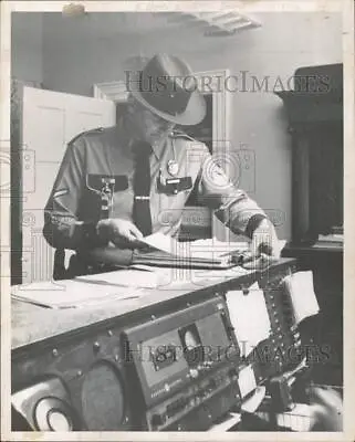 1964 Press Photo Vermont State Trooper John K. Krupp Of Rutland Files Report • $19.99
