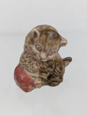 Wade Whimsie Kitten With Ball Of Wool 1971-84 Collectable Ceramic Cat VGC • £3.49