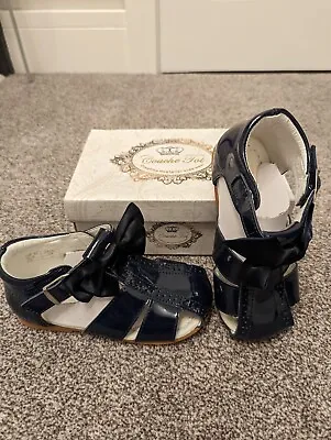 Couche Tot Kids Angel Bow Spanish Shoes Size 10 Navy • £17