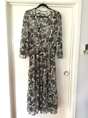 $2.50 • Buy Brave + True Dress Size S/M