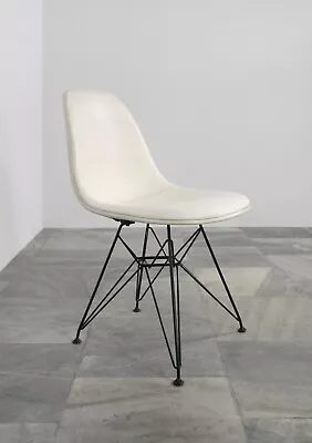 Vintage Ivory White Vinyl Upholstered DSR Eiffel Wire Base Eames Dining Chair • £522.05