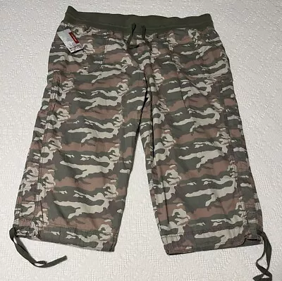 Mossimo Supply Co Crop Rib Waist Capri Pant Women’s Plus Size 26W Camouflage NWT • $5.99