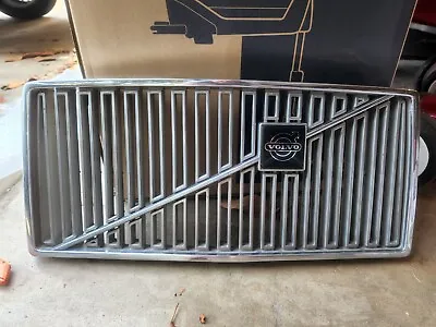 VOLVO 240 Used Original FRONT GRILLE Volvo 240 • $175