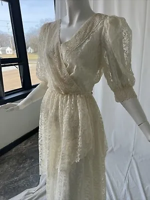 Vintage Wedding Dress 1980's? Ivory Lace & Satin Side Buttons • $210