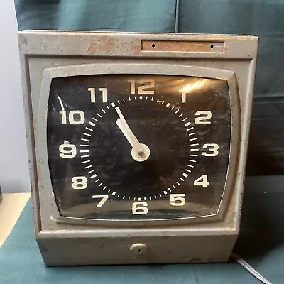 Vintage Cincinnati Model 3051 Gray Crinkle Finish Industrial Time Clock • $49.99