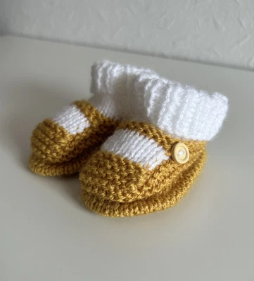 £3.75 • Buy New - Hand Knitted Baby Bootees - Sock And Shoe Style -  Mustard - 0-3 Months
