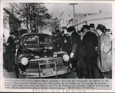 1952 Press Photo Quincy Mass. Police & Trainees At Bus Company During Strike • $19.99