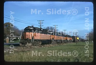 Original Slide MILW Milwaukee Road GP40 2021 & 3 Action Bettendorf IA 1975 • $15.50