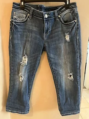 L.A. Idol Distressed Crop Blue Jeans Capris Women’s Juniors Size 11 W: 33 L: 18 • $15