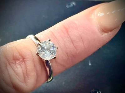 $2000 • Buy Engagement Ring Size 5 Preowned