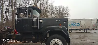 1986 MACK Superliner  Cab  • $4500