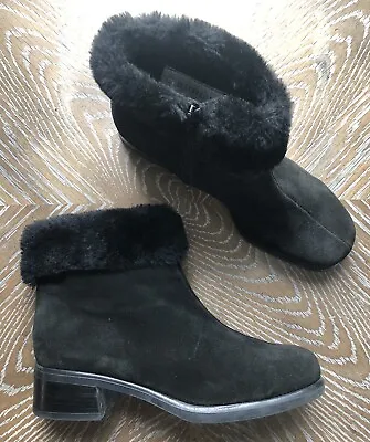 La Canadienne Womens Black Suede Fur Trim Side Zip Round Toe Booties Size 8.5 • $35