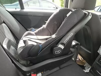 Maxi Cosi Pebble Plus Car Seat With Isofix Base  • £32