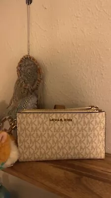 Michael Kors Wallet Women New Medium • $50