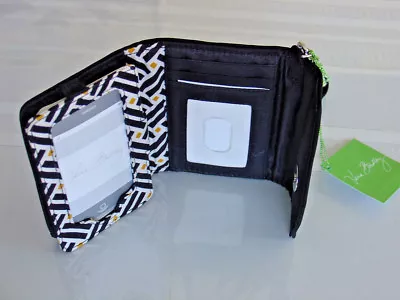 VERA BRADLEY WALLET. NWT. Bi Fold.  Women's DESIGNER Bifold Wallet. *NEW • $59.99