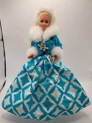Winter Renaissance Evening Elegance Series Barbie Doll 1996 Mattel 15570 • $13.49