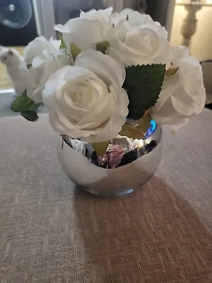 £2 • Buy Artifical Cream Roses In A Mirror Vase