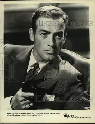 1957 Press Photo Mark Stevens Stars As Steve Wilson In  Headline.  - Nox54137 • $24.99