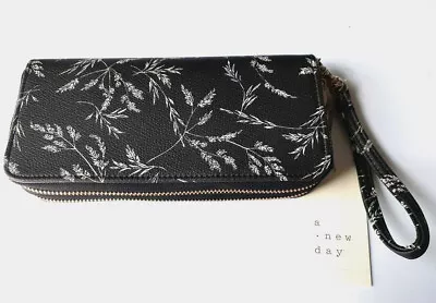 New Day Womens Double Zipper Wallet Clutch Wrist Bag Vegan Black Floral Zip • $12.45
