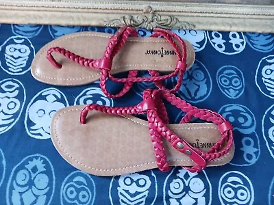 NEW MINNETONKA RED BRAIDED Faux LEATHER STRAPPY SANDALS NEVER WORN Size 9 Snaps • $9.49