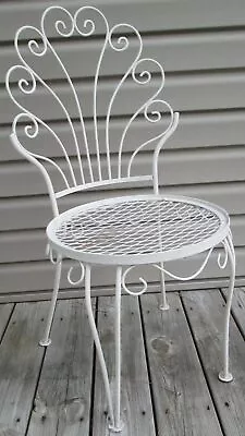 Vintage MCM Hollywood Regency Metal Wire White Chippy Paint Outdoor Patio Chair • $79.99