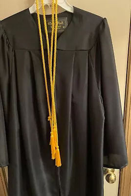Oak Hall 5’3” - 5’5” Black Zip Up Graduation Gown.  • $14.99