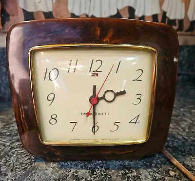 Vintage General Electric Bakelite Clock Model 3H180 • $38