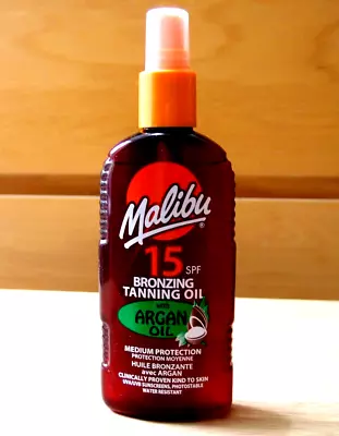 Malibu - Bronzing Tanning Oil With Argan Oil. SPF 15. 200ml Spray. • £5.75