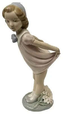 Lladro GIRL BOWING 5038 Retired Rare  See Photos Read • $199.99