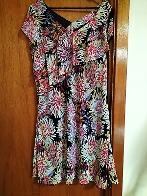 Ladies TABLE EIGHT SIZE 18 Short Sleeved Dress • $5