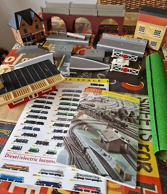 Hornby OO Platform  And Accessories Job Lot • £15