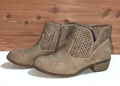 ARIZONA Faux Suede Ankle Boots Booties 8.0 TAUPE Side Zip Memory Foam • $18