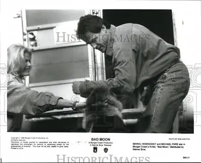 1996 Press Photo Mariel Hemingway And Michael Pare In Bad Moon • $19.99