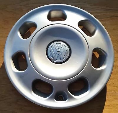 Volkswagen Jetta Hubcap 1996-1997 Fits 14 Inch Wheels  3A0601147AV7L 61526 04 • $22.95