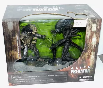 McFARLANE MOVIE MANIACS ALIEN & PREDATOR BOXED SET NEW SEALED FILM SET • $79