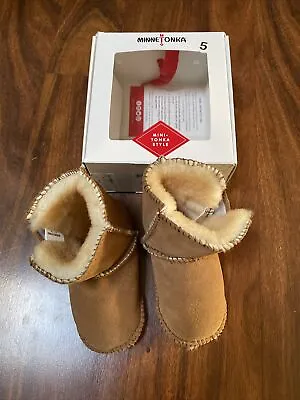 Minnetonka Leather Sheepskin Baby 18 24 Mo Sz 5 Pug Bootie Boots Winter New !!! • $24.99