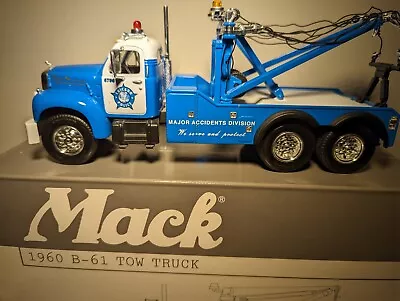 1/34 First Gear Chicago Police 1960 Mack B Wrecker #19-2452 • $82