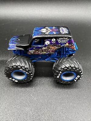 Monster Jam Son-Uva Digger Series 16 Truck 1:64 • $11.99