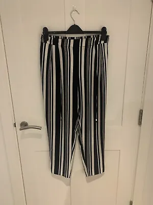£8 • Buy Womens Zara Navy And White Size M Striped Peg Leg Trousers