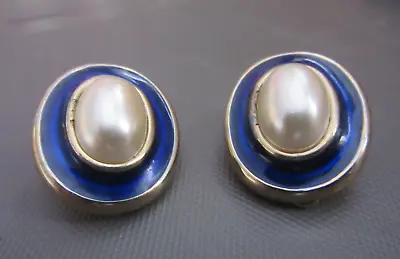 Cabouchon: Vintage 1980's Clip On Earrings - Blue / Pearl • £6.99