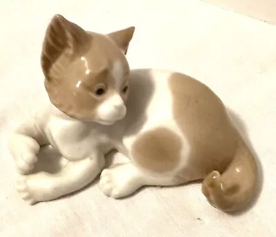 Lladro Surprised Cat Figurine 1983 Handmade In Spain 5” Long Kitty  • $36