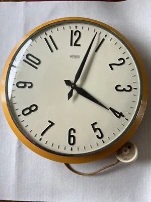 £34.99 • Buy Retro Vintage Metamec Mains Electric Yellow Wall Clock 1950