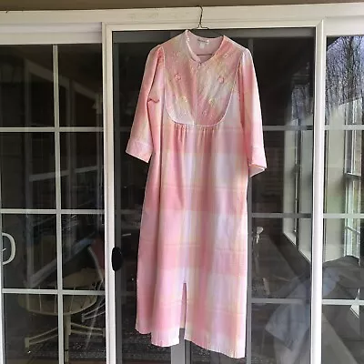 Womens Vintage Miss Elaine Robe Zipper Front pink Size Large $2 Staring Bid • $2