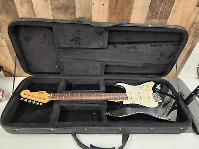 1995 Fender Stratocaster  Mim W/ Case. • $599.99