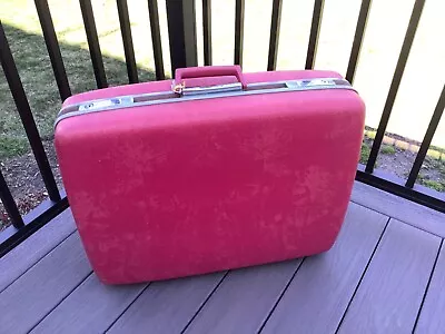 Vtg Samsonite Hot Pink Barbie Traveler Medalist Hardshell Suitcase 24x18 W/Key • $30