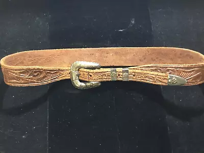 VINTAGE WOMANS WESTERN STYLE COWGIRL GENUINE LEATHER BELT SZ 28  Floral Embossed • $19