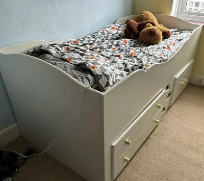 Chartley Handmade Low Cabin Bed Used In Good Condition Cream & Lime Green • £1.99