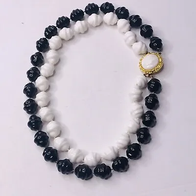 VTG Black White Necklace Beaded Texture Double Strand Resin Chunky Choker 16  • $17.96