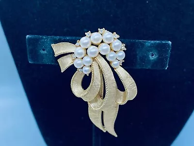 Vtg. Crown Trifari Faux Pearl & Clear Rhinestone Bouquet Flowers Brooch 375 • $33